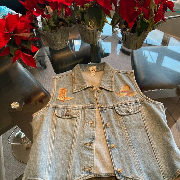 Hand-painted on denim vests from Art Gallery ( 3 varied sizes and prices) - Picture 5 of 7